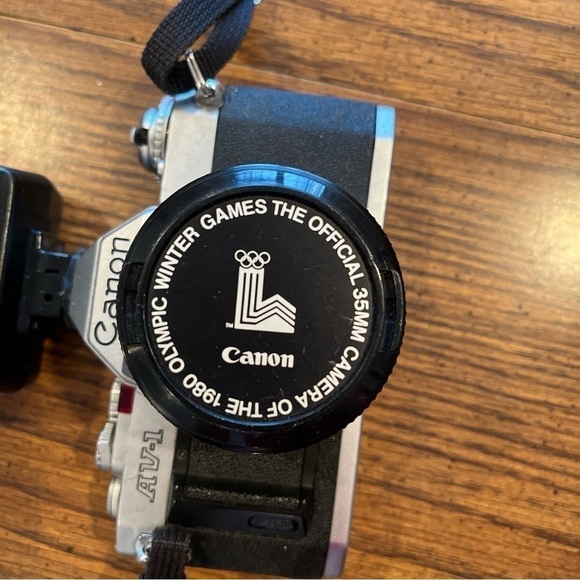 Vintage Canon AV-1 SLR Film Camera Kit - Picture 3 of 15
